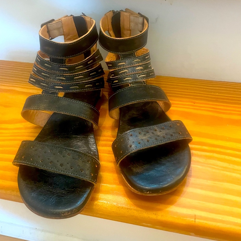 COPY - Bed stu sandles